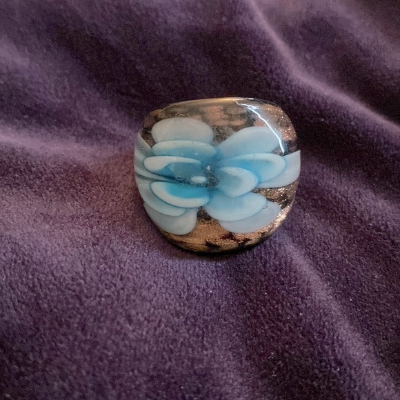 Galéries Lafayette glass ring w/ aqua blue flower & bronze glitter base. - Picture 2 of 4